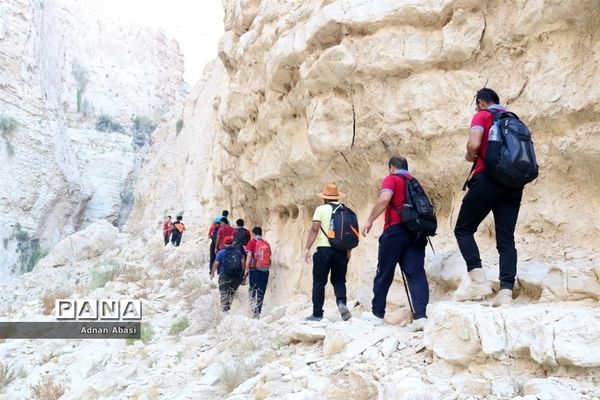 دره نوردی کوه نوردان فارس در«تنگه درزو اخند»