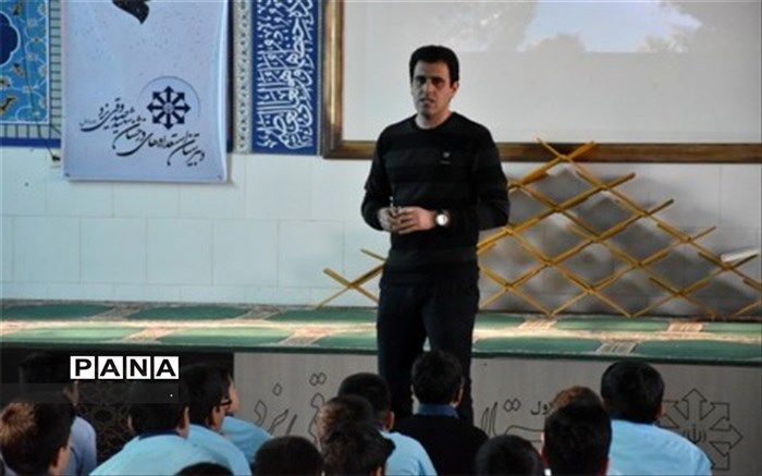 گرامیداشت هفته جهانی فضا در دبیرستان شهید صدوقی دوره اول
