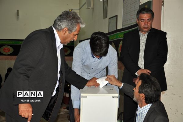 اولین  جلسه انجمن اولیا ومربیان هنرستان البرز خراسان جنوبی