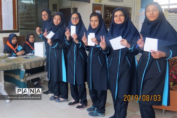 برگزاری انتخابات شورای دانش آموزی دبیرستان فرزانگان دوره اول ناحیه 2 یزد