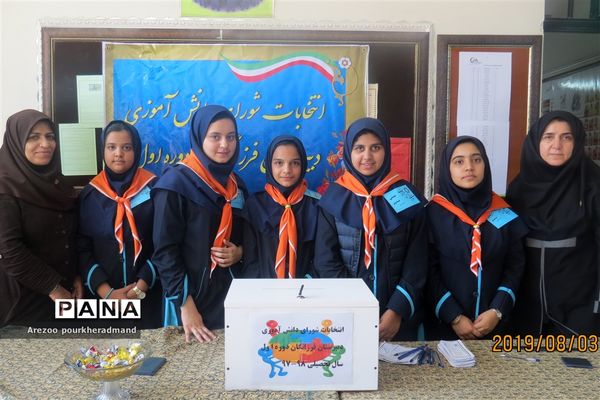 برگزاری انتخابات شورای دانش آموزی دبیرستان فرزانگان دوره اول ناحیه 2 یزد
