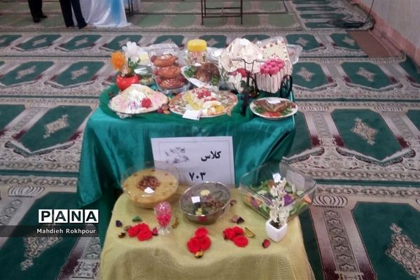 برگزاری جشنواره غذای سالم دردبیرستان فخرالزمان قریب