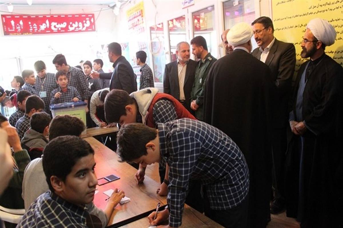 مراسم نمادین استانی بیست و یکمین دوره انتخابات شورای دانش آموزی در قزوین