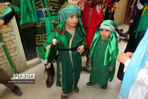 برگزاری مراسم تعزیه حضرت علی اکبر توسط دانش آموزان  مدرسه غیر دولتی پسرانه هوشمند سما در کازرون