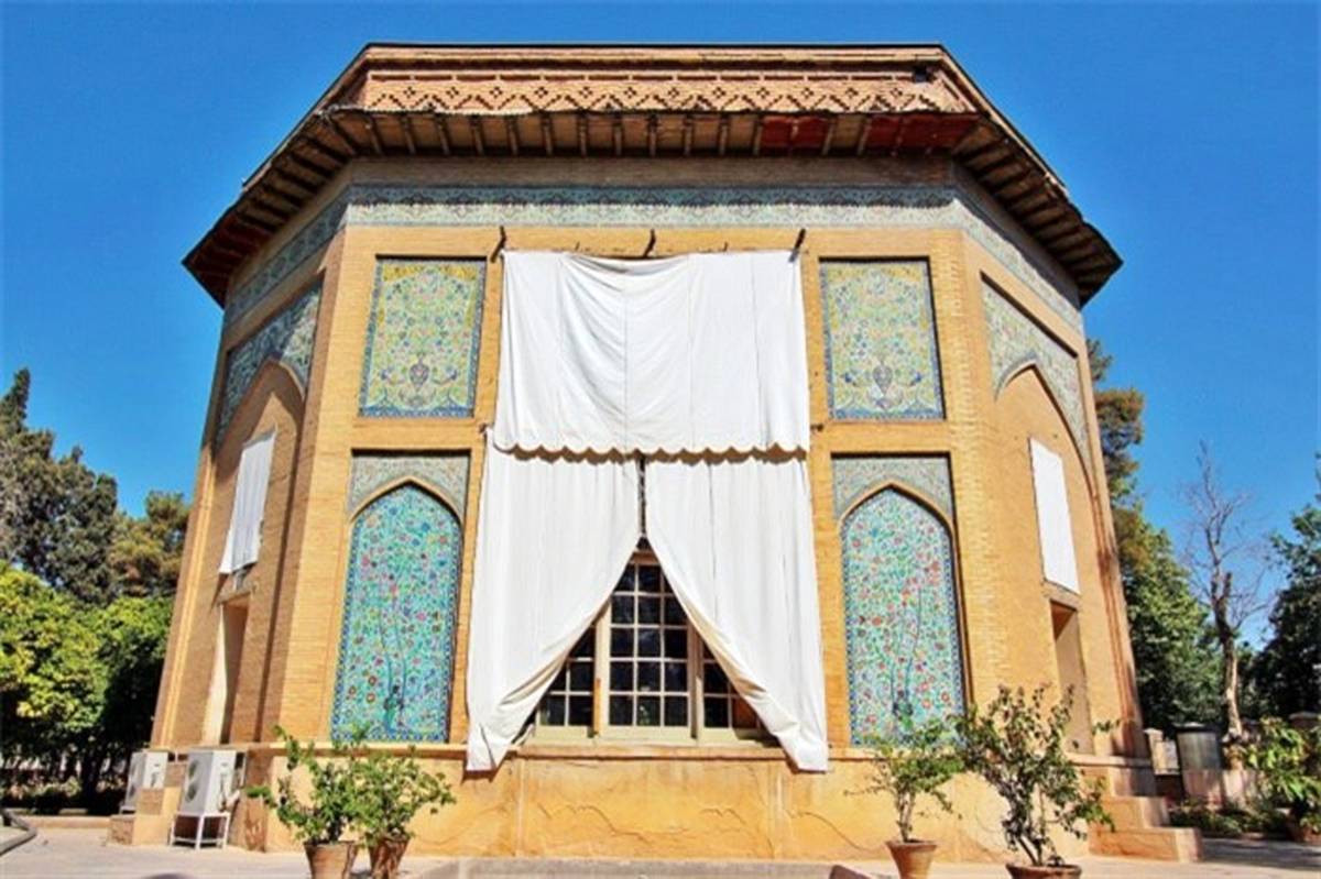 مرمت و حفاظت ۳ تابلوی نقاشی موزه پارس شیراز