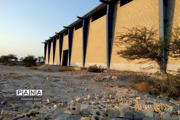 توقف عملیات ساخت سالن ورزشی شهدای رمضان در لامِرد فارس