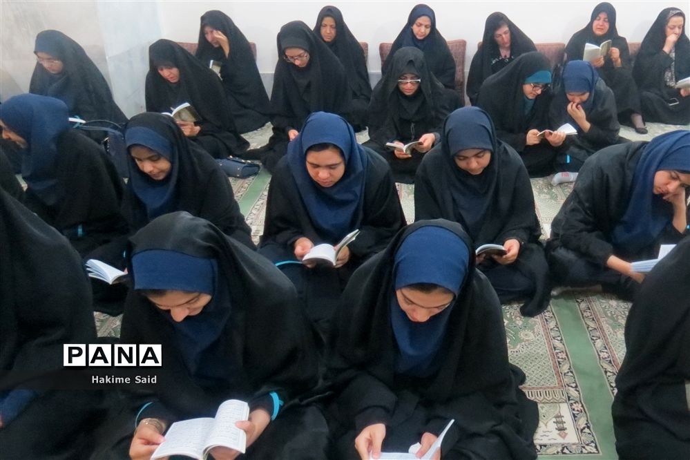 برگزاری مراسم پرفیض دعای ندبه در دبیرستان فرزانگان دوره اول ناحیه 2 یزد