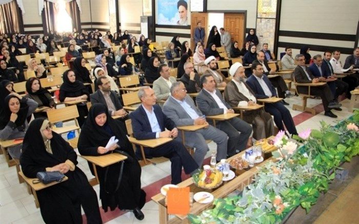 مدیر کل آموزش و پرورش فارس:  توزیع کتاب های کمک آموزشی در مدارس ممنوع و تخلف است