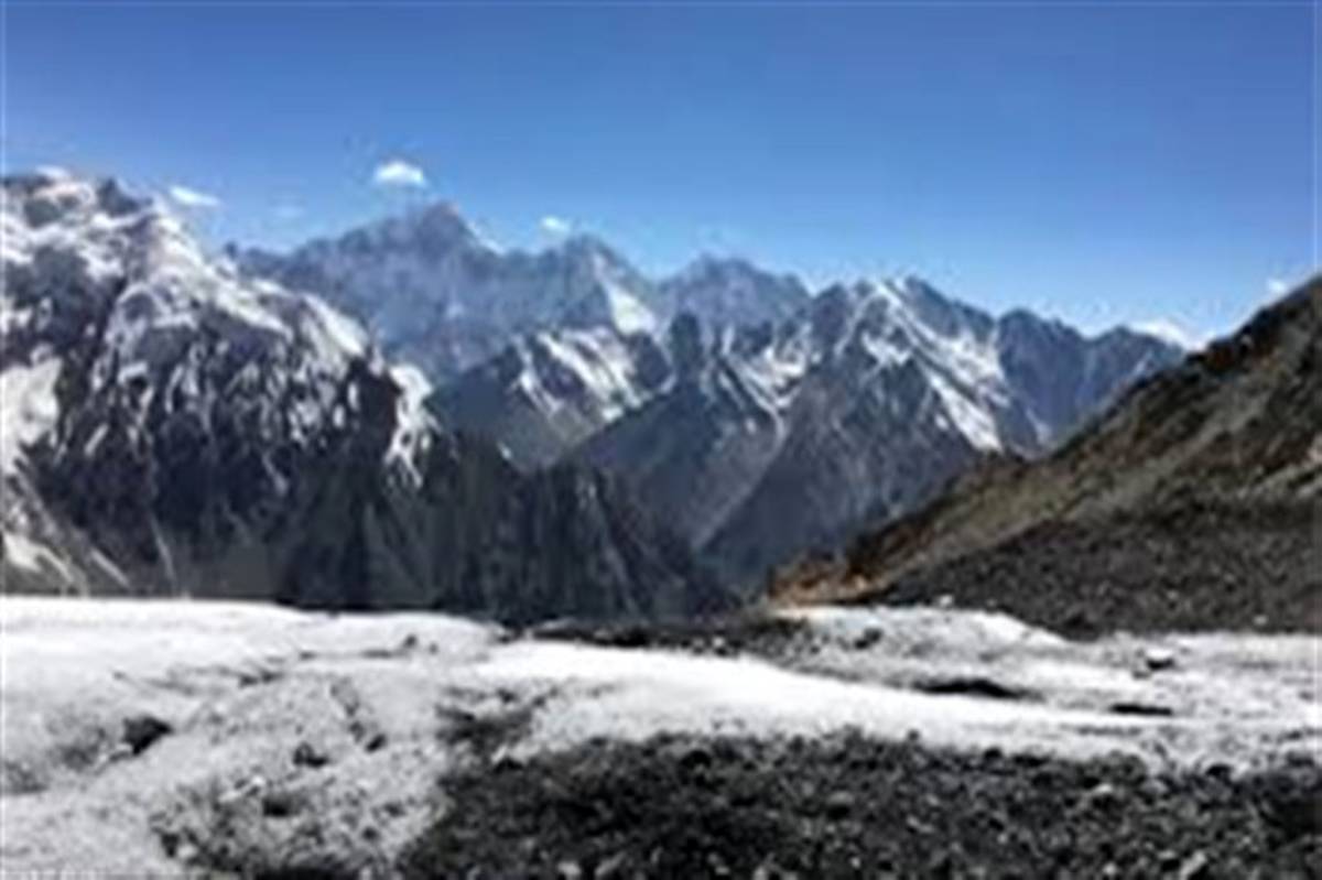 در قالب طرح ملی ققنوس کوهنوردان همدانی 20 قله مرتفع ایران را فتح کردند