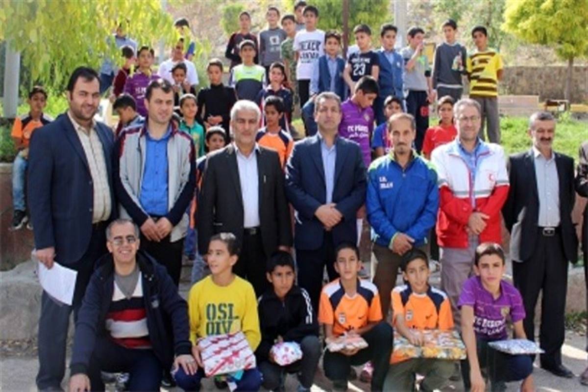 مسابقه دو ومیدانی ویژه دانش آموزان ابتدایی فیروزکوه برگزار شد