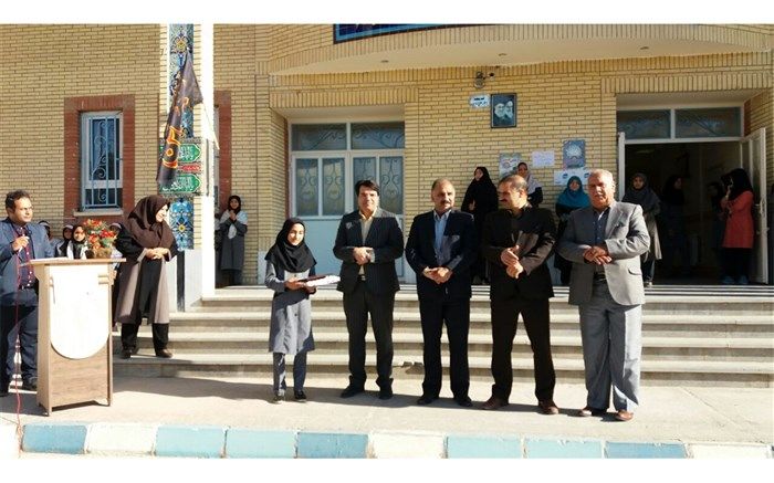 تجلیل از دانش آموز ملی پوش ورزش هفت سنگ در دبیرستان حضرت زینب (س) کاشمر