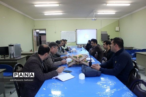 جلسه تمهید مقدمات بیستمین مانور سراسری زلزله و ایمنی در مدارس استان همدان