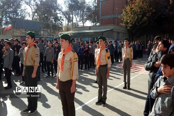 صبحگاه مشترک تشکلات دانش‌آموزی دبیرستان شهید رجایی در خراسان شمالی