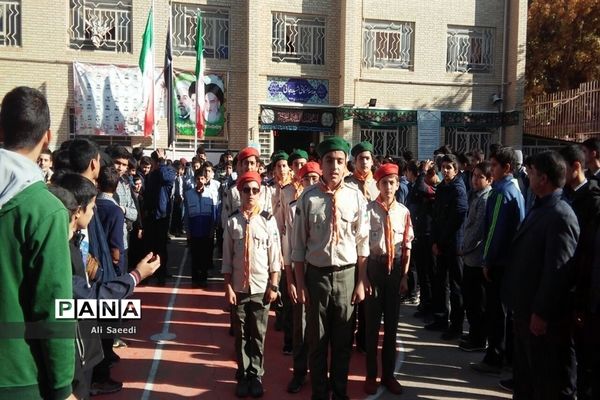 صبحگاه مشترک تشکلات دانش‌آموزی دبیرستان شهید رجایی در خراسان شمالی