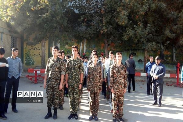 صبحگاه مشترک تشکلات دانش‌آموزی دبیرستان شهید رجایی در خراسان شمالی