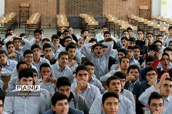 تماشای بازی پرسپولیس و کاشیما آنتلرز در دبیرستان البرز
