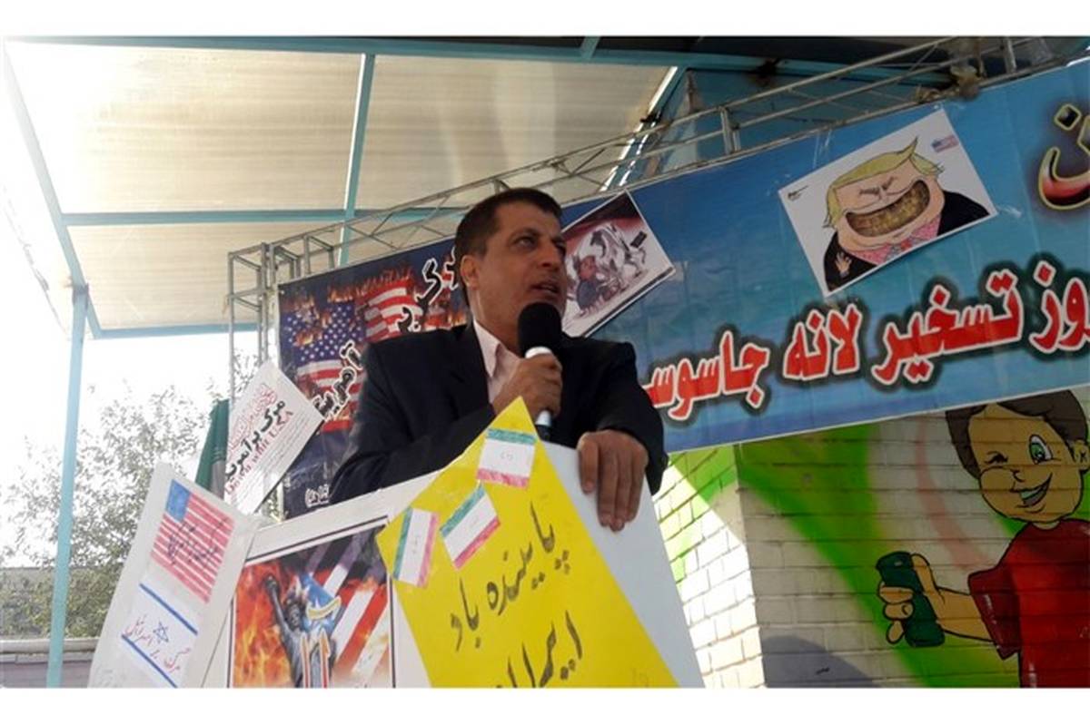 برگزاری جشنواره ساخت پلاکارد استکبار ستیزی در دبستان شاهد شهید قدوسی