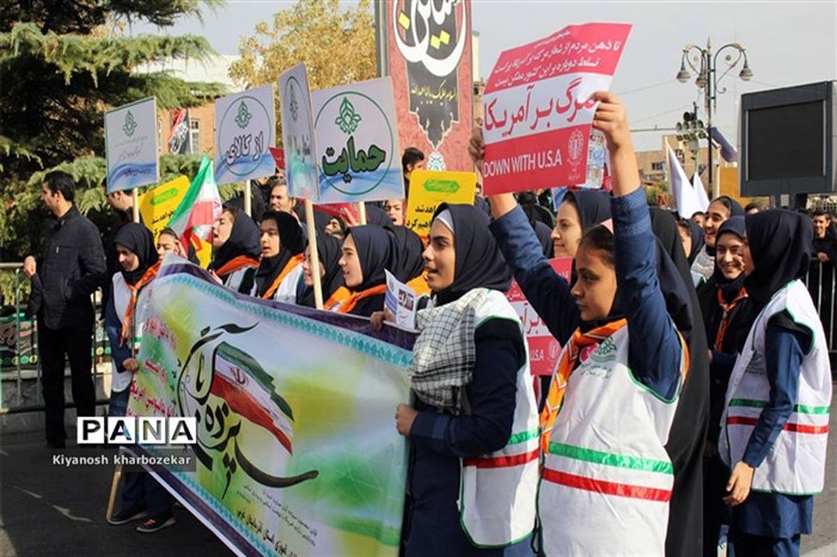 راهپیمایی یوم الله ۱۳ آبان در سراسر آذرایجان غربی برگزار شد