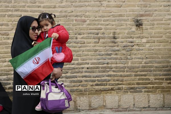 شور و نشاط دانش‌آموزان شیرازی در 13 آبان