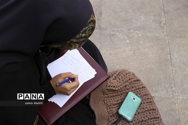 شور و نشاط دانش‌آموزان شیرازی در 13 آبان