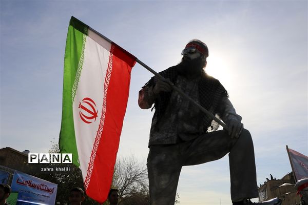 شور و نشاط دانش‌آموزان شیرازی در 13 آبان