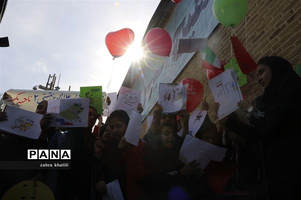 شور و نشاط دانش‌آموزان شیرازی در 13 آبان