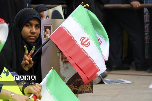 شور و نشاط دانش‌آموزان شیرازی در 13 آبان