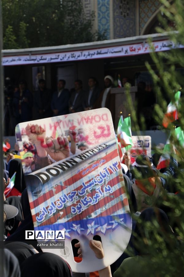 شور و نشاط دانش‌آموزان شیرازی در 13 آبان