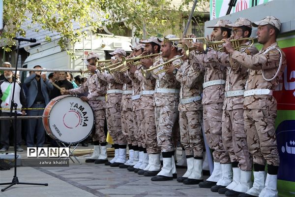 شور و نشاط دانش‌آموزان شیرازی در 13 آبان
