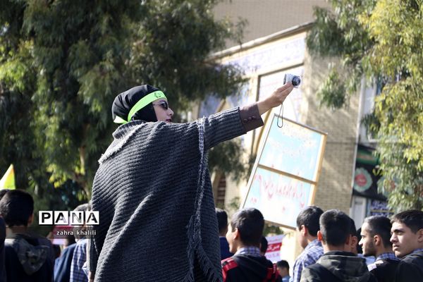 شور و نشاط دانش‌آموزان شیرازی در 13 آبان