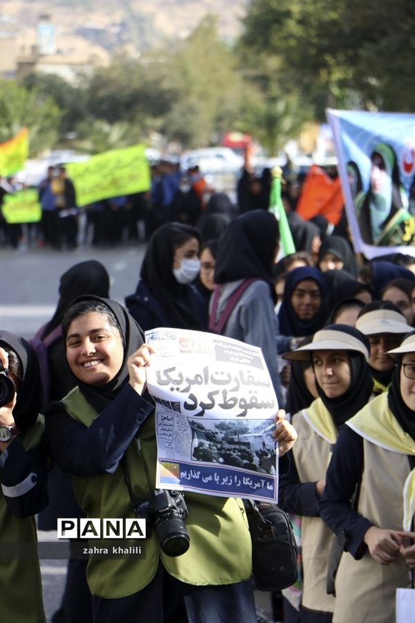 شور و نشاط دانش‌آموزان شیرازی در 13 آبان