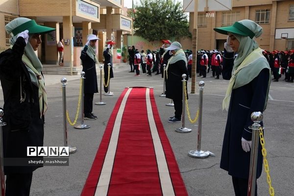 نواخته شدن زنگ استکبار ستیزی در مدارس شهرری