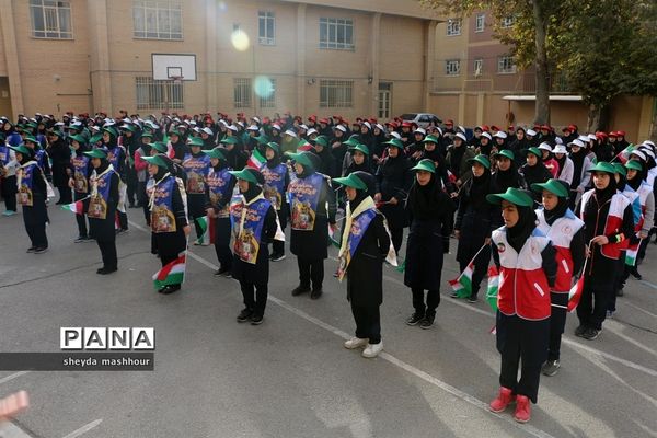 نواخته شدن زنگ استکبار ستیزی در مدارس شهرری