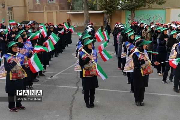 نواخته شدن زنگ استکبار ستیزی در مدارس شهرری