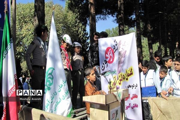 تریبون آزاد سازمان دانش آموزی در حاشیه  13آبان