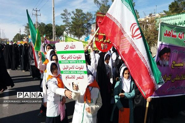 راهپیمایی پرشور استکبار ستیزی 13 آبان در شهرستان فردوس