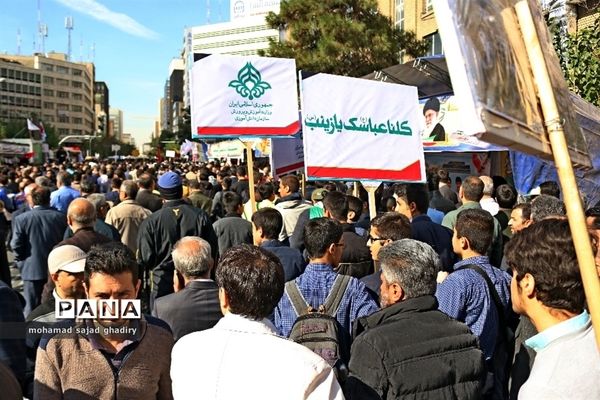 مراسم راهپیمایی ۱۳ آبان  با حضور مقامات لشکری و کشوری