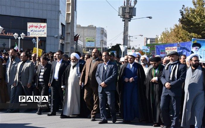 ملت ایران در 13 آبان سیلی محکمی به شیطان بزرگ زد