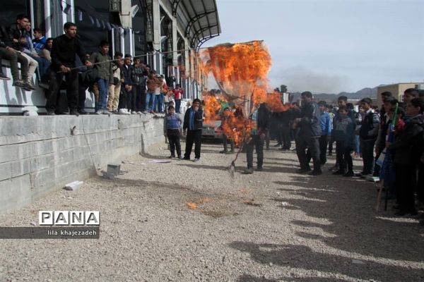 راهپیمایی پرشور استکبار ستیزی 13 آبان در مدارس و شهرستان نی ریز