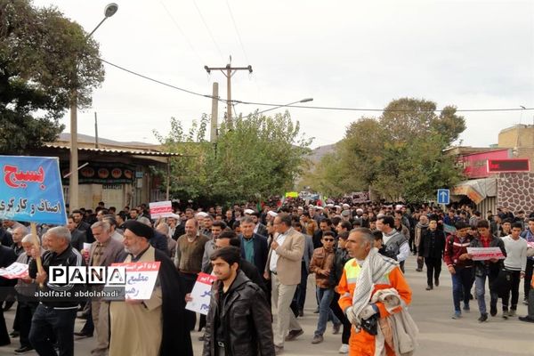 راهپیمایی پرشور استکبار ستیزی 13 آبان در مدارس و شهرستان نی ریز