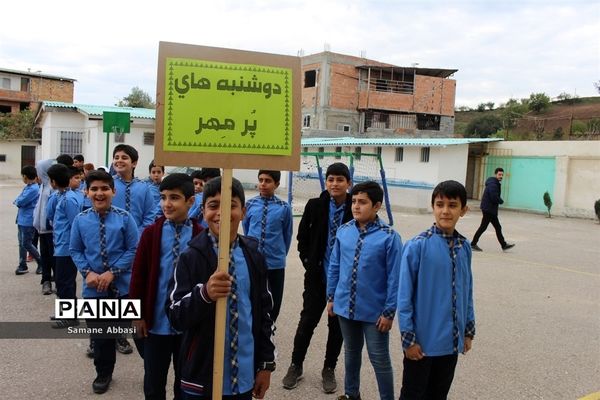 «دوشنبه‌های مهربانی» در دبستان رضوی نکا