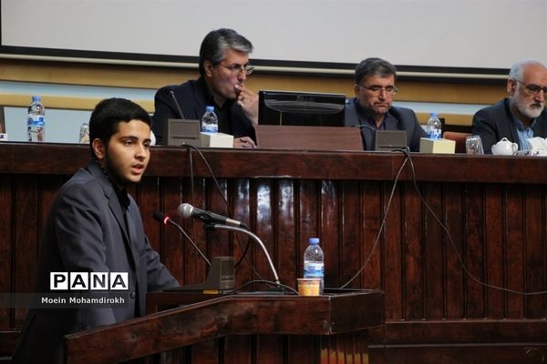 نشست صمیمی معاون استاندار با نمایندگان تشکل‌ها دانش‌آموزی خراسان رضوی