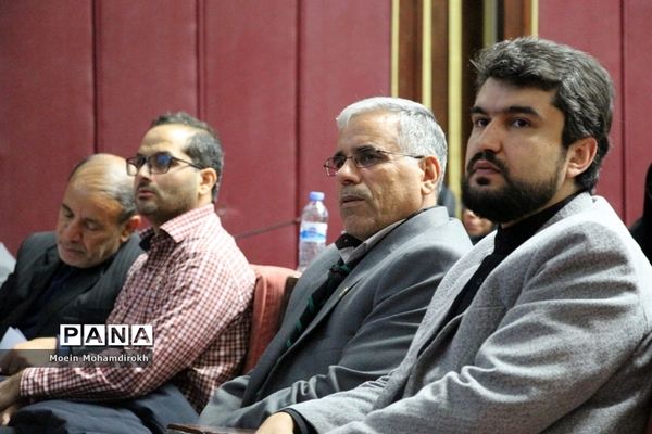 نشست صمیمی معاون استاندار با نمایندگان تشکل‌ها دانش‌آموزی خراسان رضوی