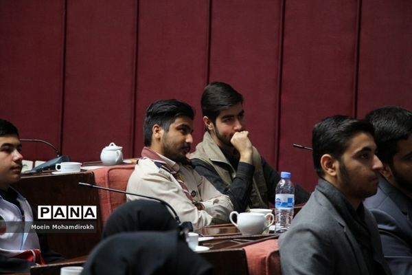 نشست صمیمی معاون استاندار با نمایندگان تشکل‌ها دانش‌آموزی خراسان رضوی