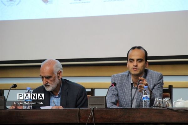 نشست صمیمی معاون استاندار با نمایندگان تشکل‌ها دانش‌آموزی خراسان رضوی
