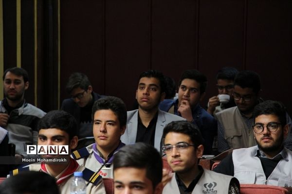 نشست صمیمی معاون استاندار با نمایندگان تشکل‌ها دانش‌آموزی خراسان رضوی