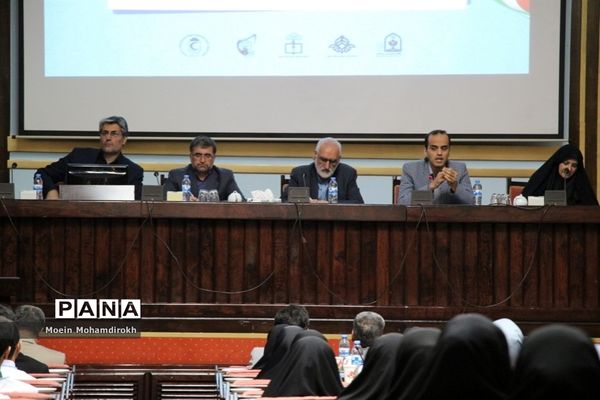 نشست صمیمی معاون استاندار با نمایندگان تشکل‌ها دانش‌آموزی خراسان رضوی