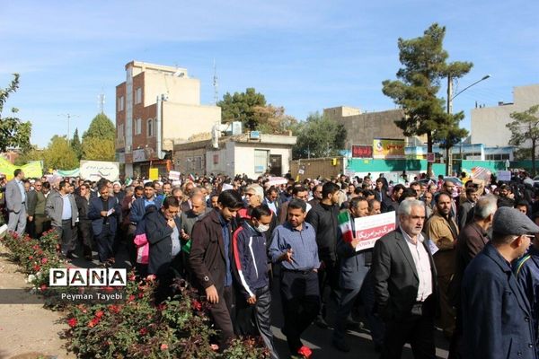 راهپیمایی یوم‌الله 13 آبان در سمنان