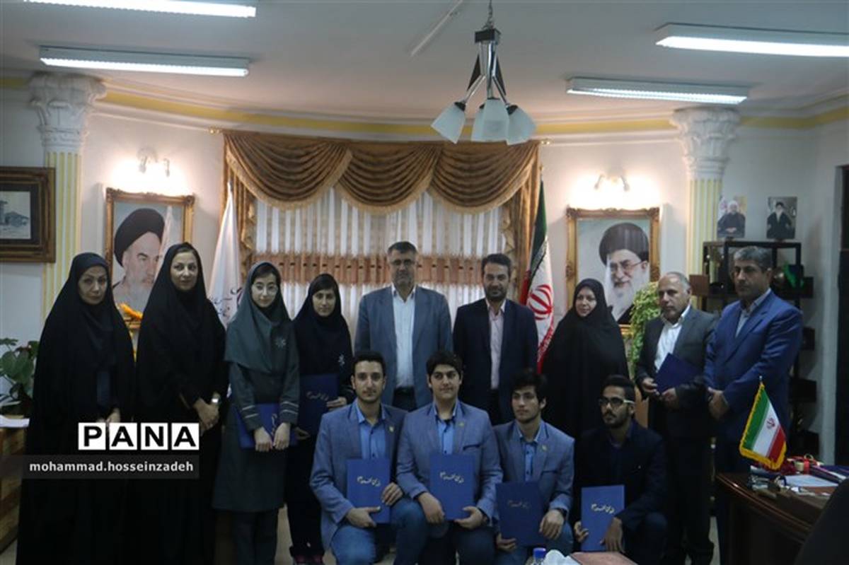 دیدار 6 تن از دانش آموزان گیلانی مدال آور المپیادهای کشوری با مدیرکل آموزش و پرورش استان