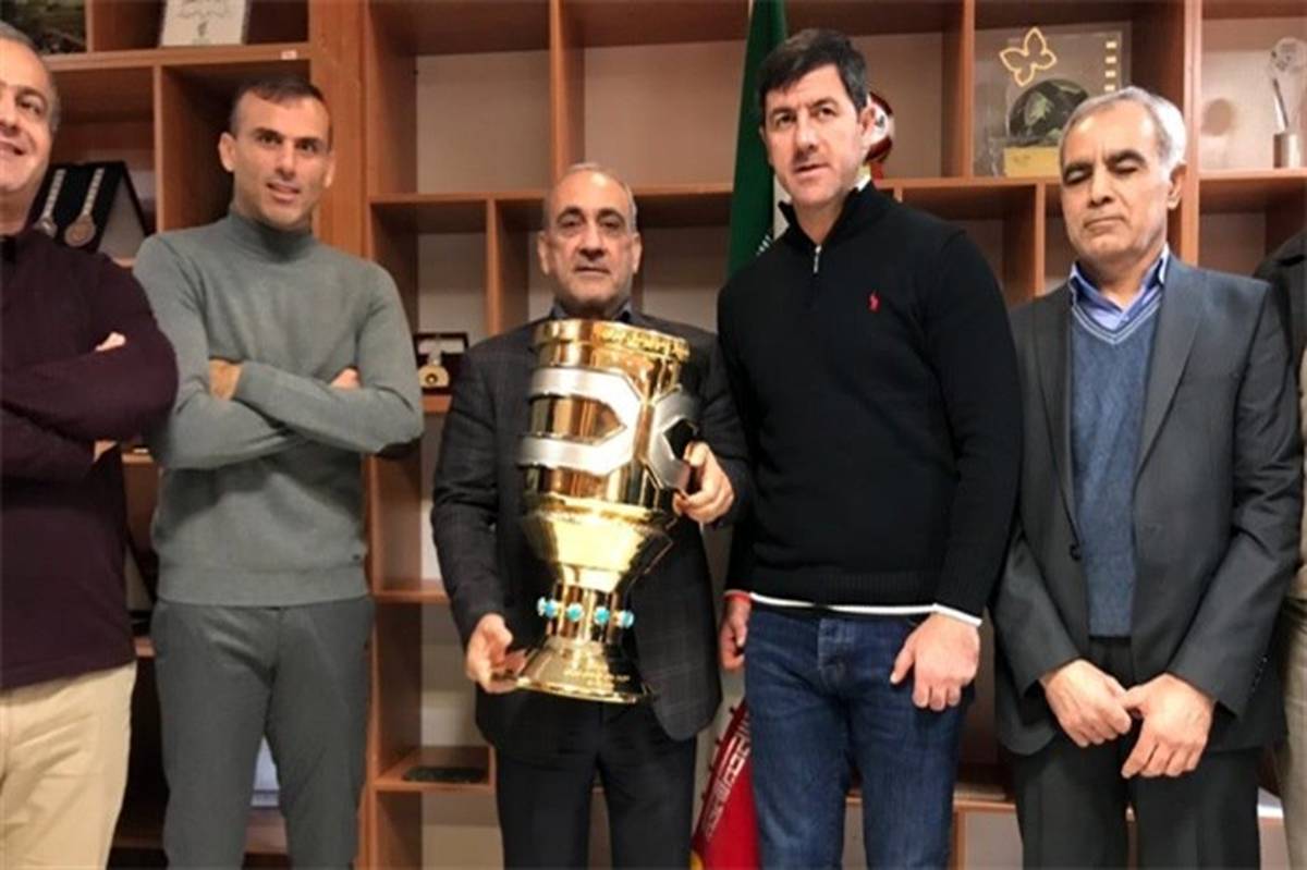 جام قهرمانی سوپرجام فوتبال ایران به پرسپولیس تحویل داده شد